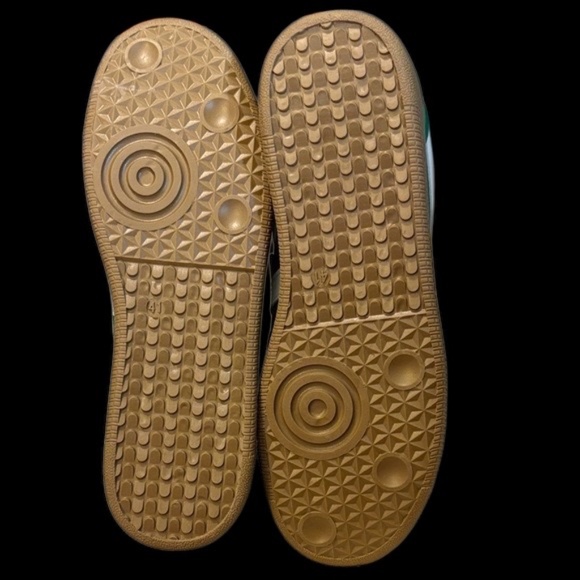 NWOT-Green Low-Top Sneakers with White Wave & Pink Accents - Picture 10 of 15